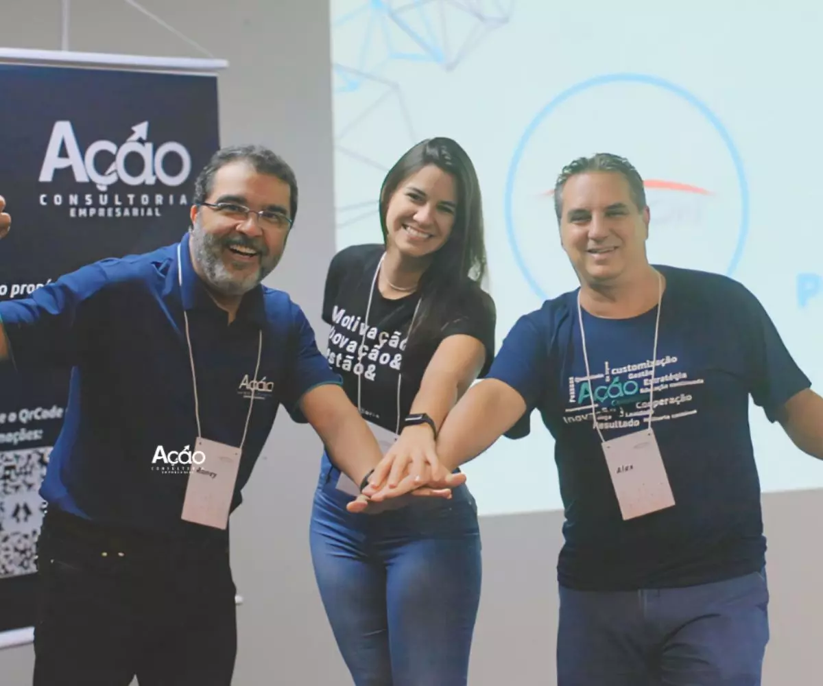 Pensamos estrategicamente. Atuamos com profundidade. Executamos com você.